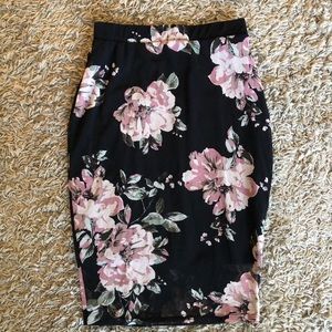 Charlotte Russe floral pencil skirt in black